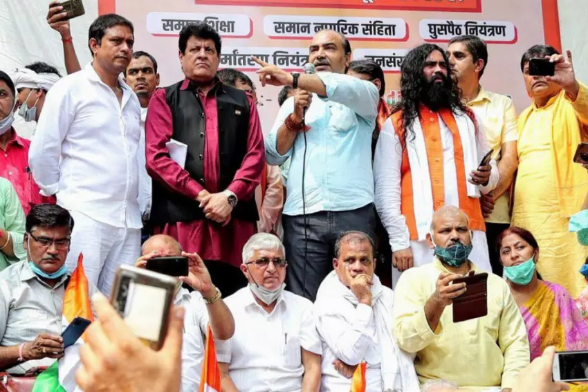 Delhi police raid to arrest Hindu Raksha Dal leaders for anti-Muslim sloganeering