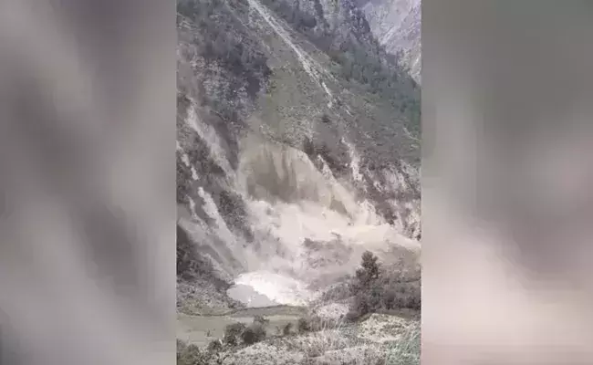 More than 2,000 people evacuated after landslides in Himachal blocked river
