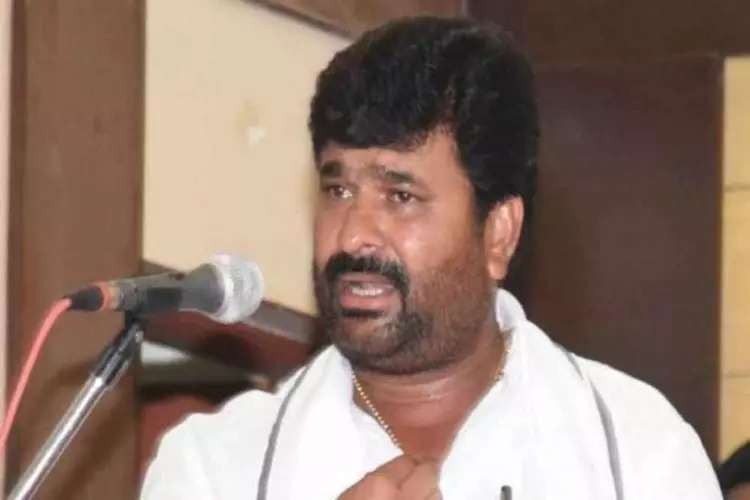 Murder-accused Congress leader gets heros welcome in Karnataka