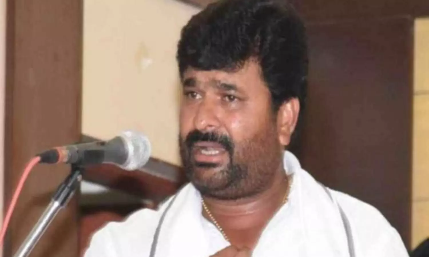 Murder-accused Congress leader gets heros welcome in Karnataka