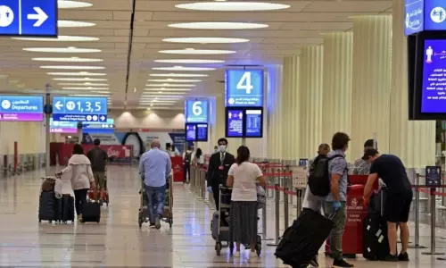 UAE to resume visas for fully vaccinated tourists from Monday