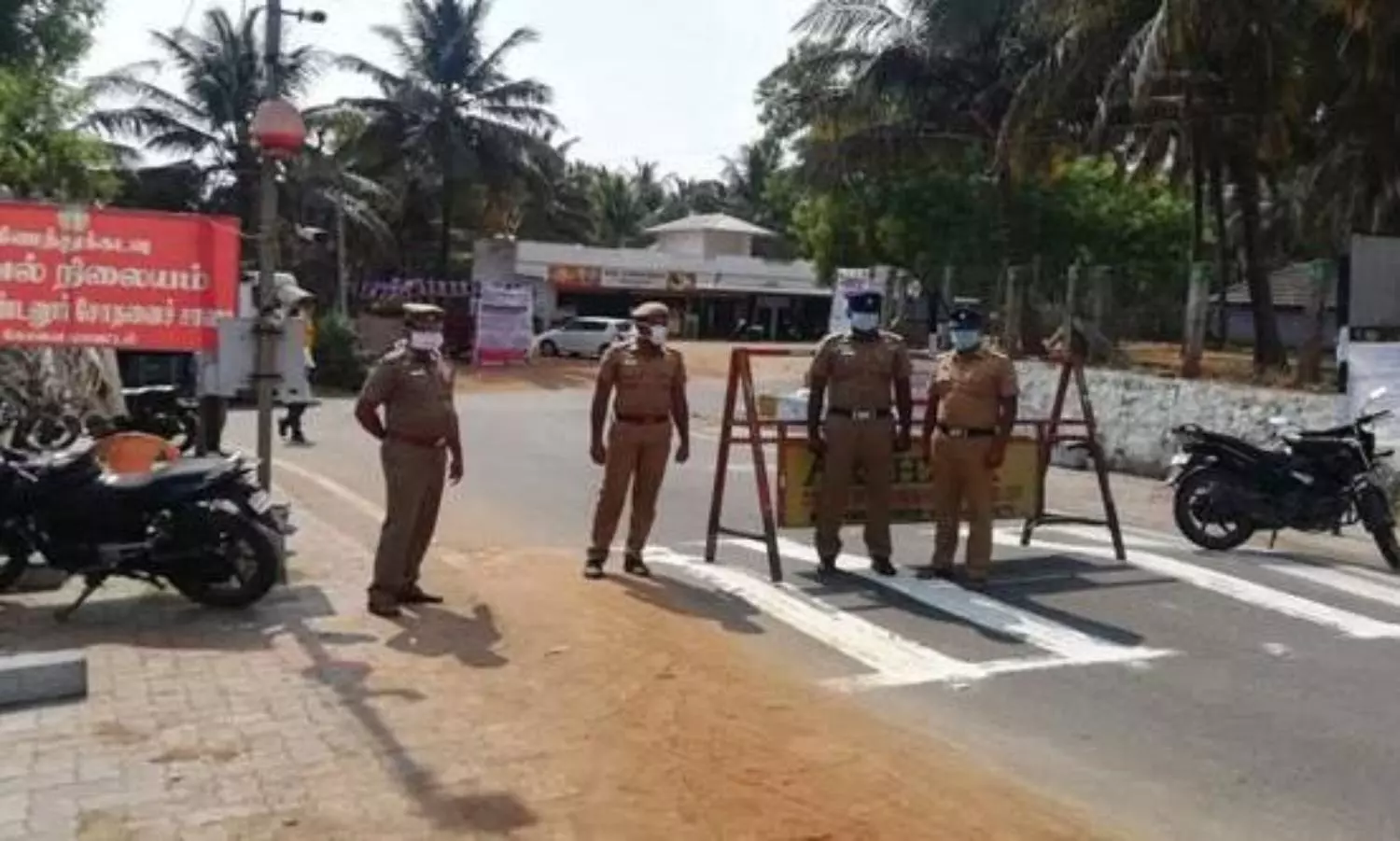 TN ups vigil at border as cases rise in Kerala