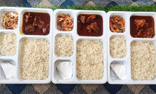 Tiffin Aaw: Kashmiri couple serves pure home-made meals in Srinagar