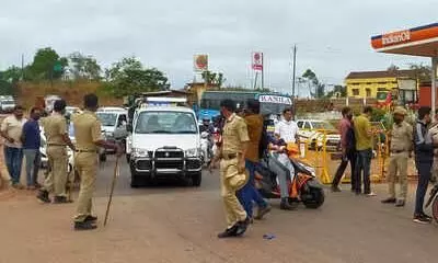 Karnataka restricts travelling to Kerala till Oct due to COVID, Nipah