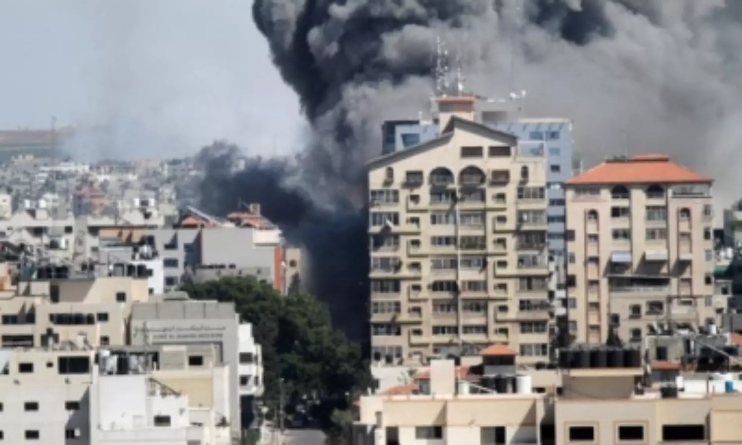 Airstrikes in Gaza by Israeli fighter jets target Hamas facilities