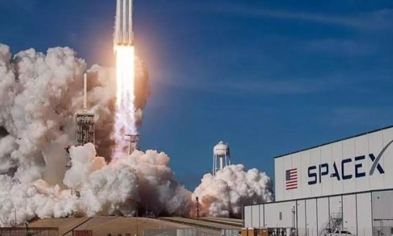 SpaceX sends four amateurs on a private Earth-circling mission