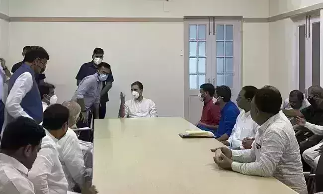 Kanhaiya Kumar, Jignesh Mevani join Congress officially