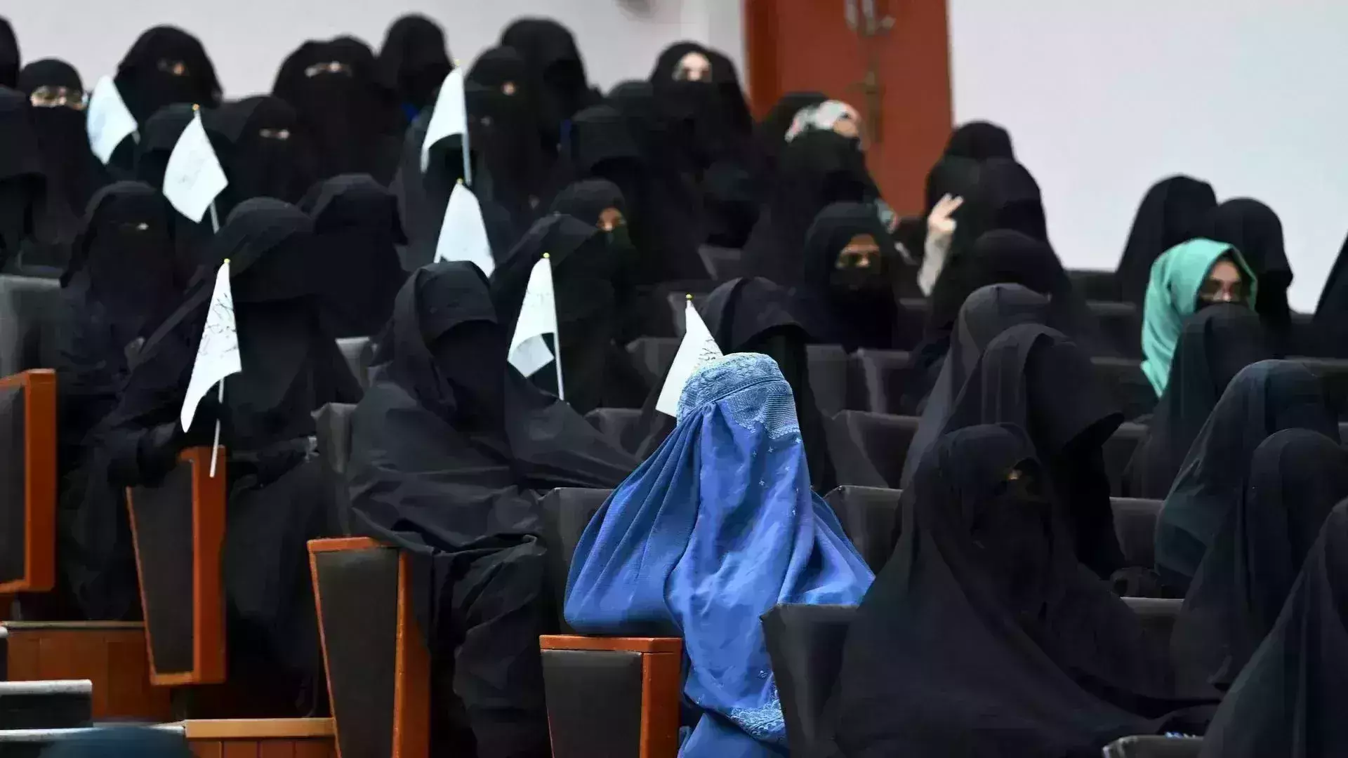 Afghan women barred from teaching or attending Kabul university