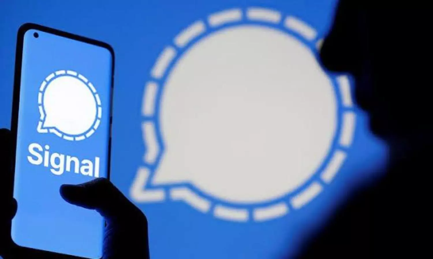 Millions migrate to Signal as WhatsApp suffers hours-long outage