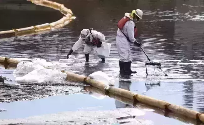 Catastrophic California oil spill contaminates beaches; emergency declared in Orange county