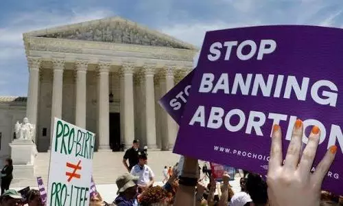 US judge temporarily blocks controversial Texas abortion law