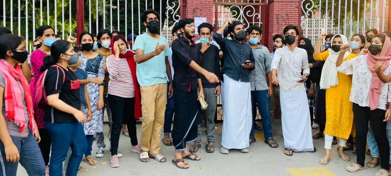 Marks jihad: Students fraternity holds march condemning DU teachers controversial remarks