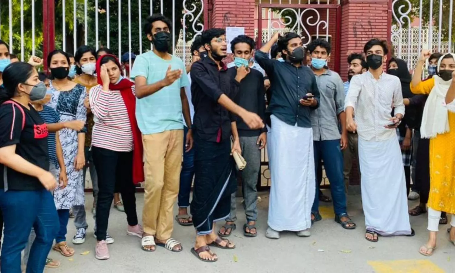 Marks jihad: Students fraternity holds march condemning DU teachers controversial remarks