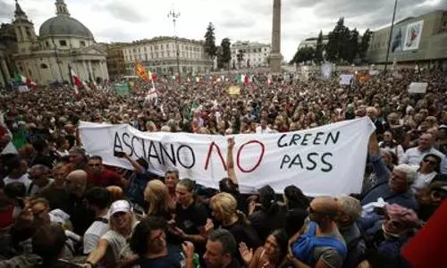 Workers in Rome protest health pass requirement at workplaces