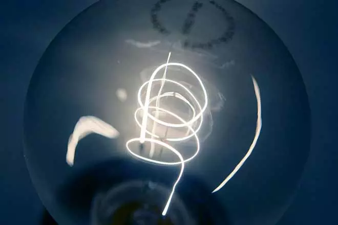 Kerala urges people to cut electricity consumption to avoid power cuts Kerala urges people to cut electricity consumption to avoid power cuts