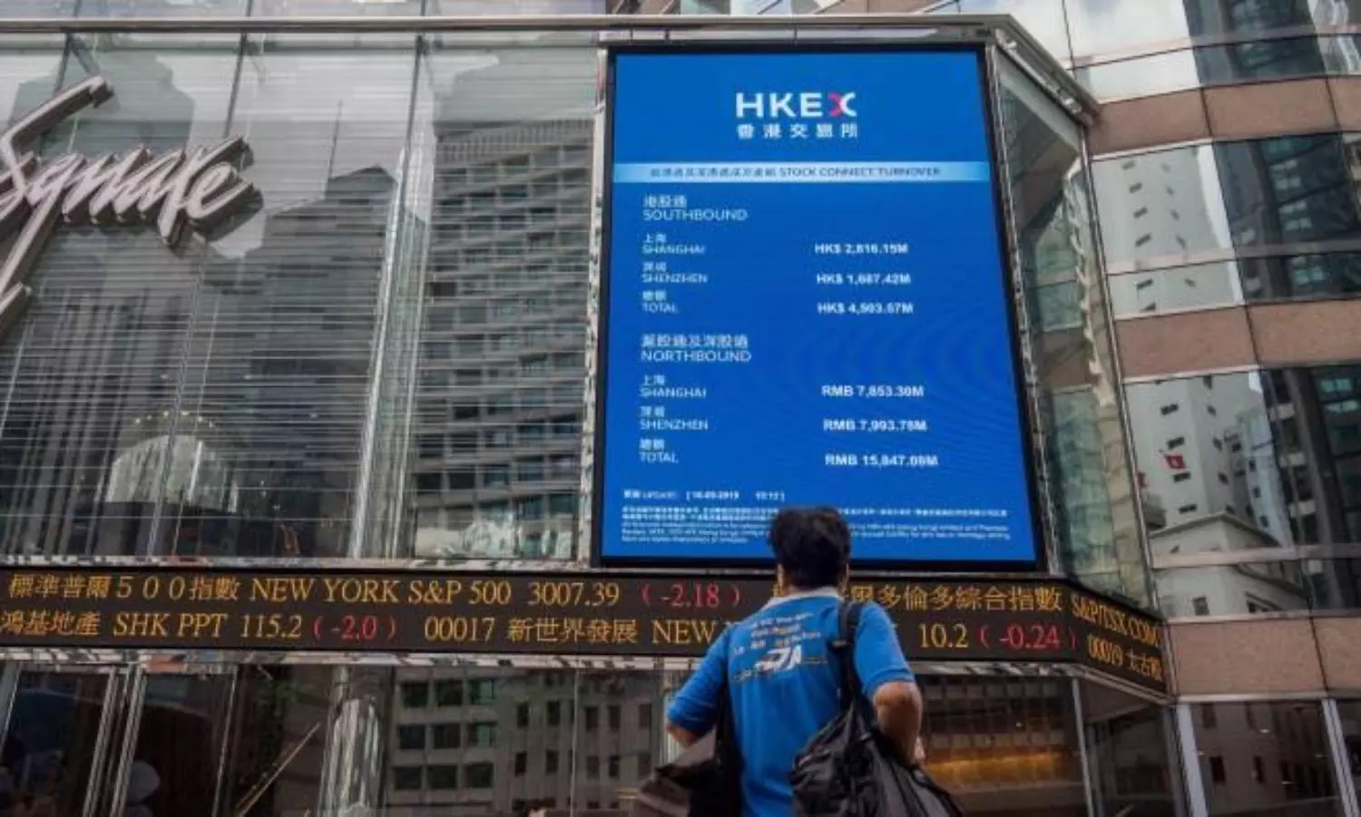 Chinas growth hits 1-year low