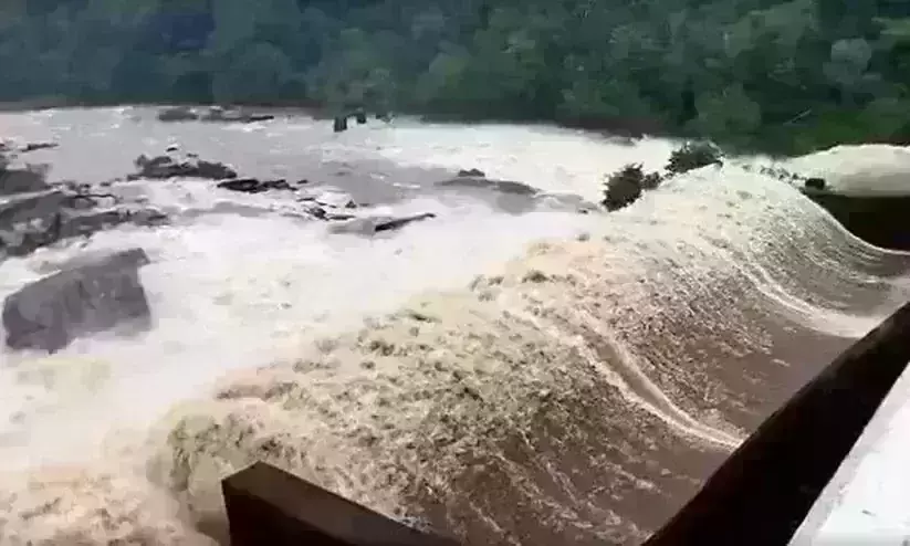 Kerala rainfall deaths at 28; red alert in 10 dams