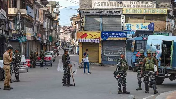 Govt suspends Mobile, Internet in Kashmir after civilian killings