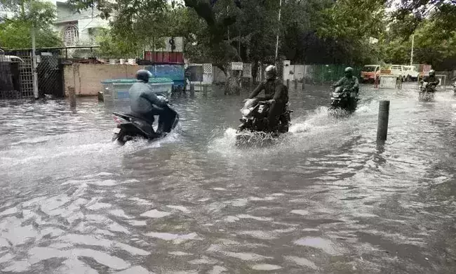 Chennai and nearby areas are warned to expect heavy to extremely heavy rainfall