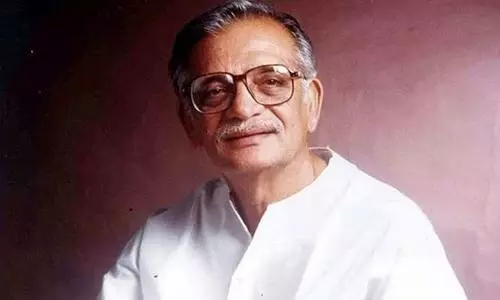 Allahabad Varsity cites rigorous process for delay in conferring DLitt on Gulzar