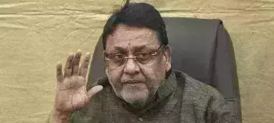 HC asks Malik to show authenticity of his tweets, Wankhede senior asked to prove it false