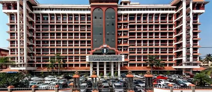 Mere smell of alcohol cannot be construed a person is intoxicated: Kerala HC