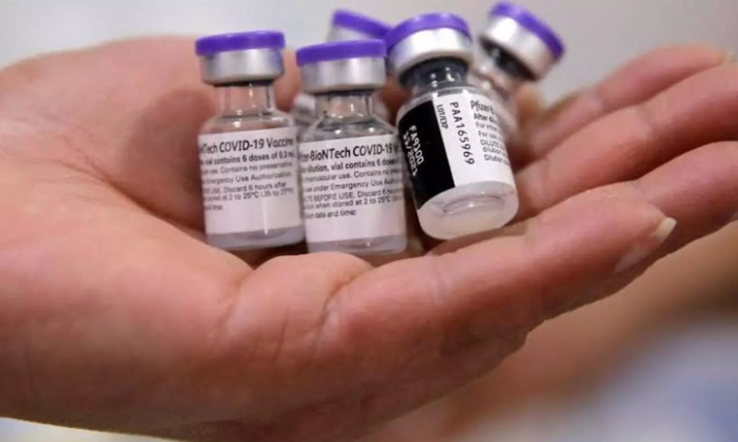 US states offer booster vaccine in preparation for winter Covid surge