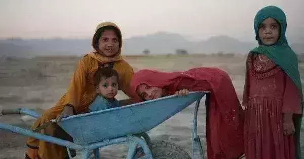 Taliban signs three agreements with aid agencies to assist displaced families