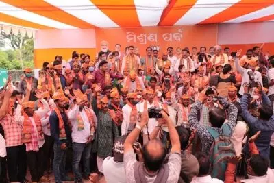 Veteran BJD leader Sanjeeb Sahoo joins BJP with over a hundred supporters