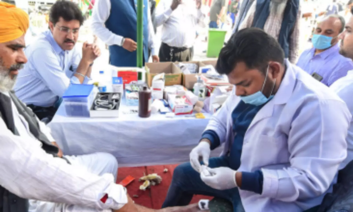 Doctors, lawyers arrive at protest site to extend support to farmers