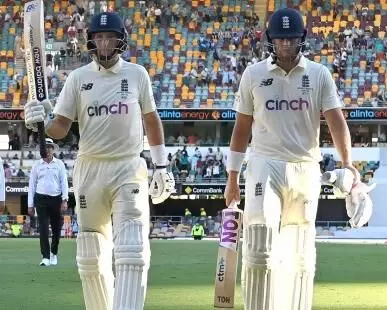 Ashes 2021-2022: Root & Malan lead admirable fightback for England