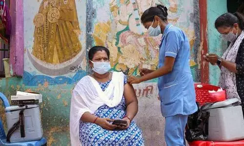 Govt flags concerns over falling mask usage amid Omicron threat