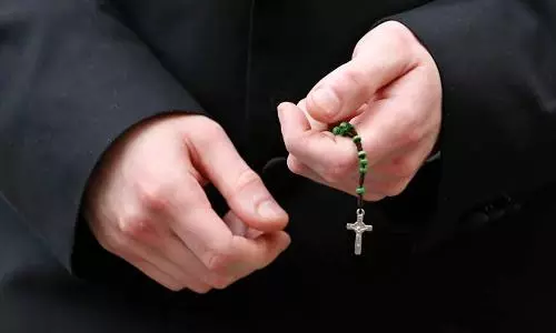 Machete-wielding man attacks church priest in Karnataka