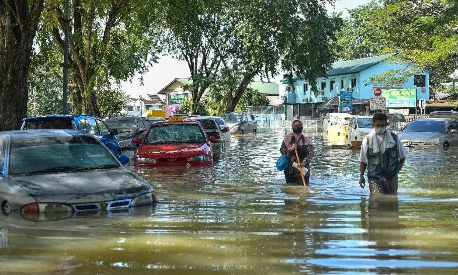 Death toll from Malaysias worst floods in years rises to 37