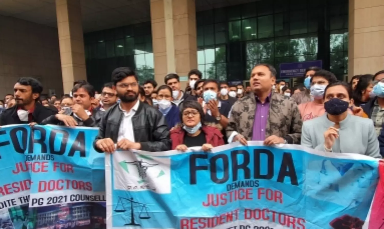 Resident doctors protests intensify; patients stranded in Delhi