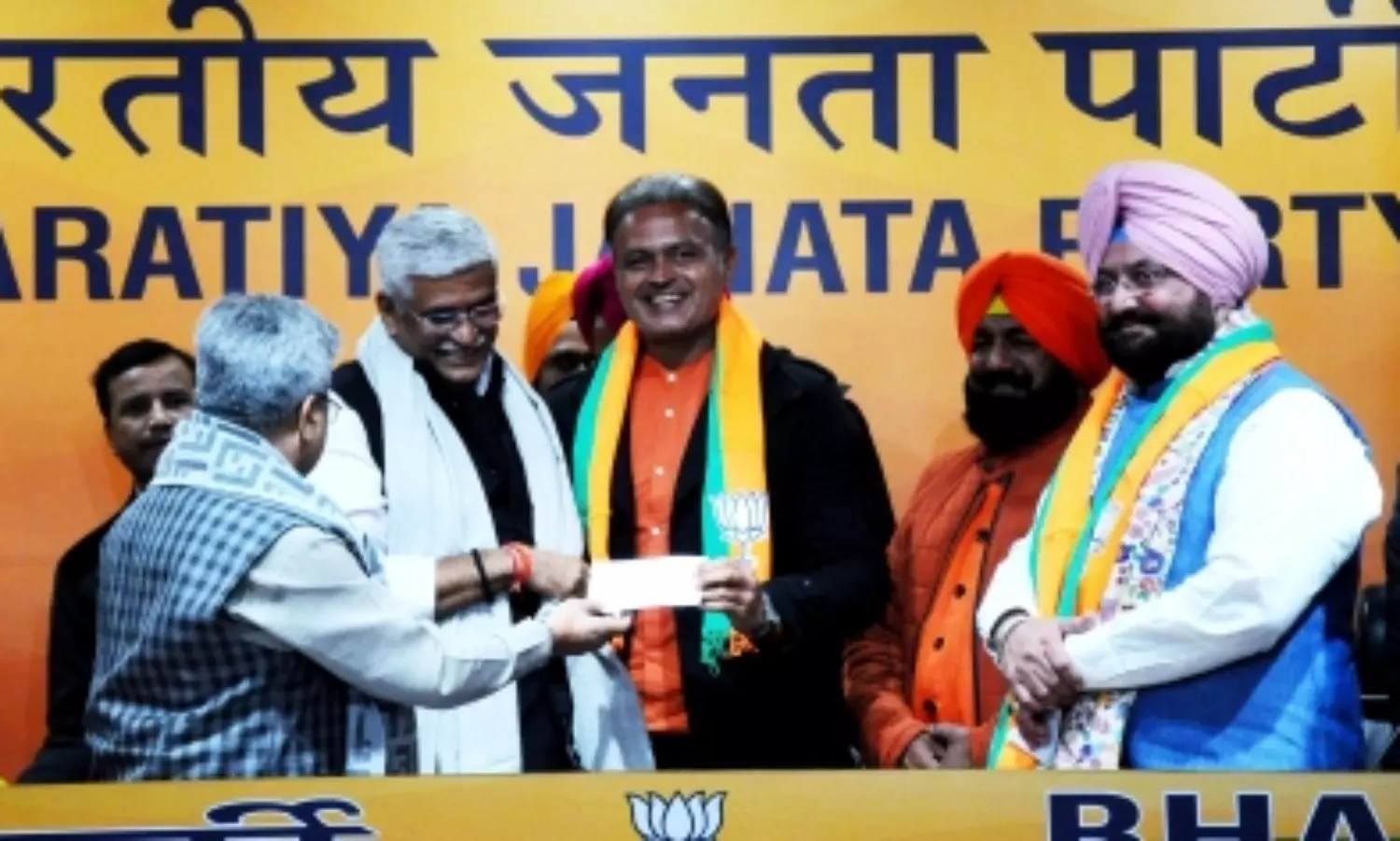 Former cricketer Dinesh Mongia, 2 Cong MLAs, 13 others join BJP in Punjab
