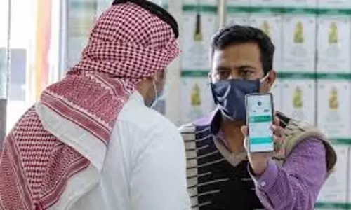 Saudi mandates scanning COVID app for shoppers to prove vaccinated