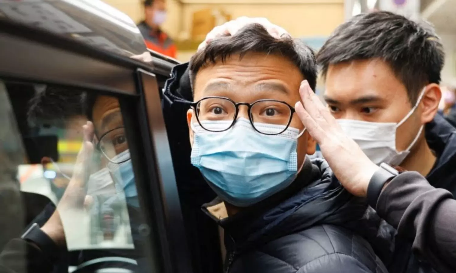 Police raid, arrests at Hong Kongs pro-democracy news portal