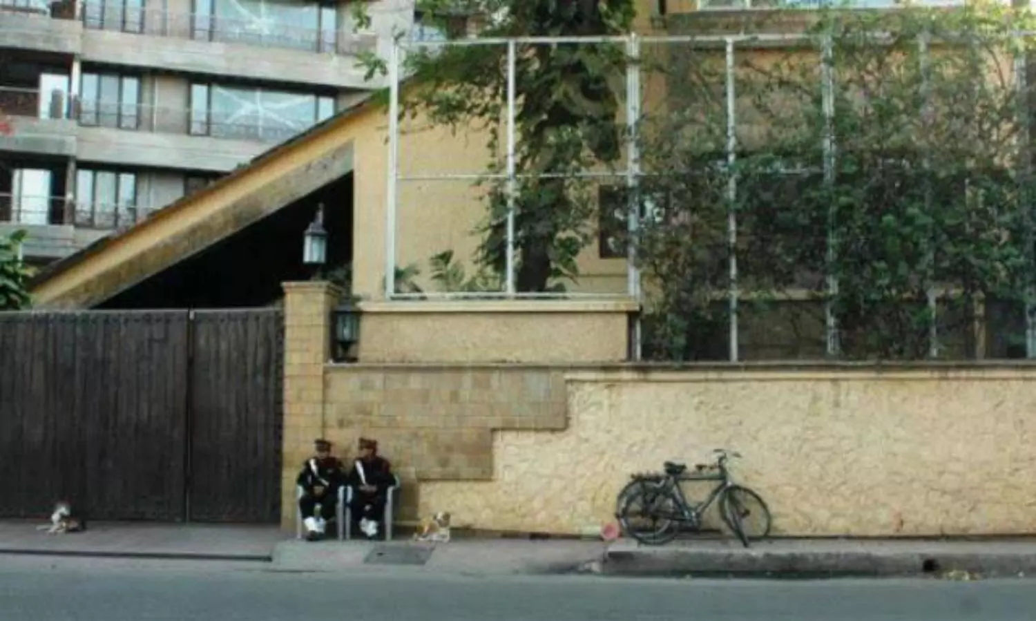 Maharashtra Lokayukta slams BMC over delay in razing Bachchans bungalow wall citing lame excuses