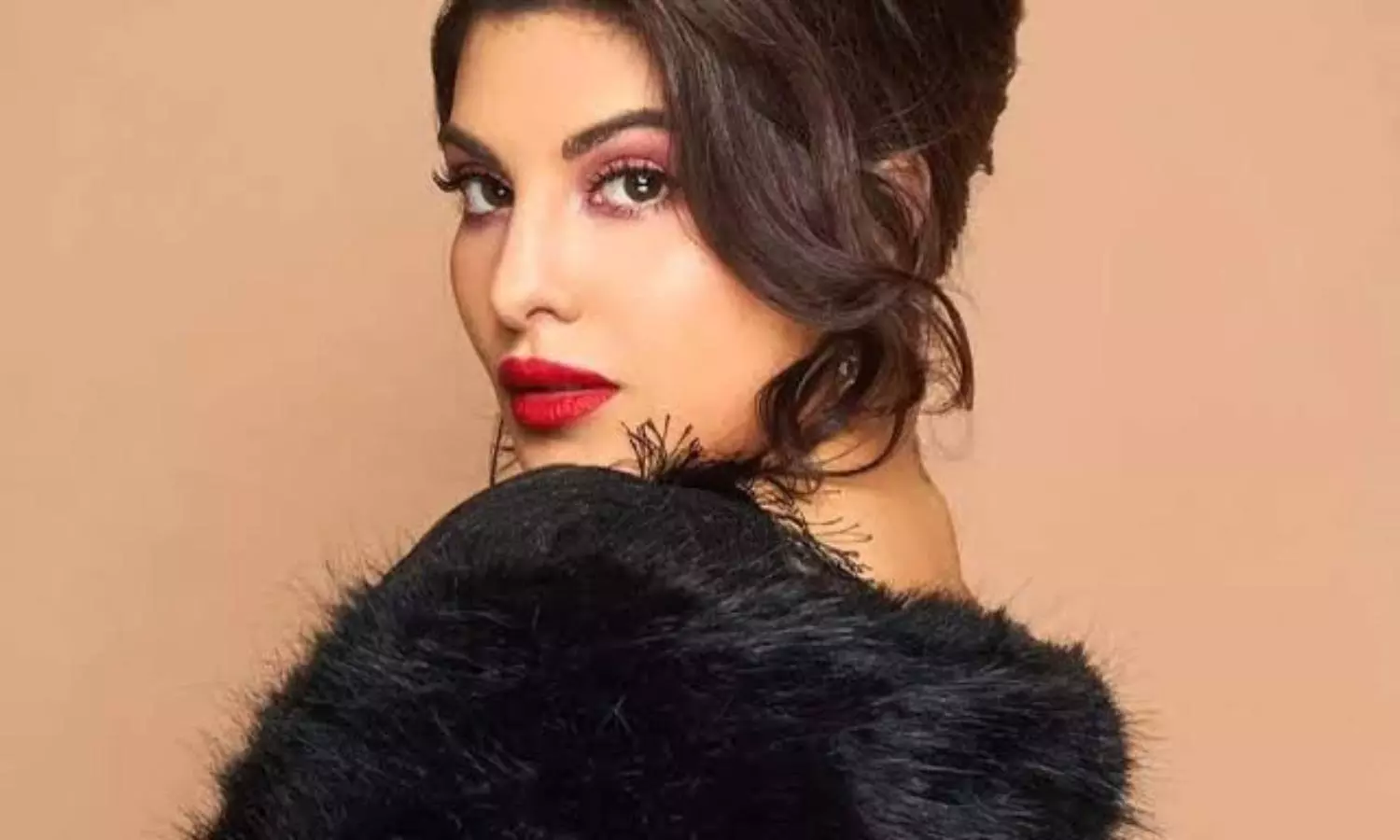 Jacqueline Fernandez appeals to public to respect her privacy as photos with conman go viral