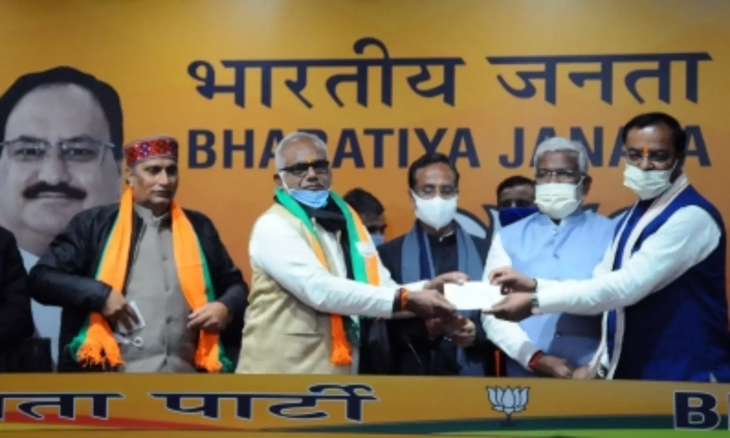 UP assembly polls: Cong MLA Naresh Saini, SP MLA Hari Om Yadav join BJP