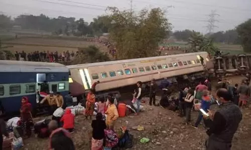 At least 8 killed, several others injured as express train derails in West Bengal