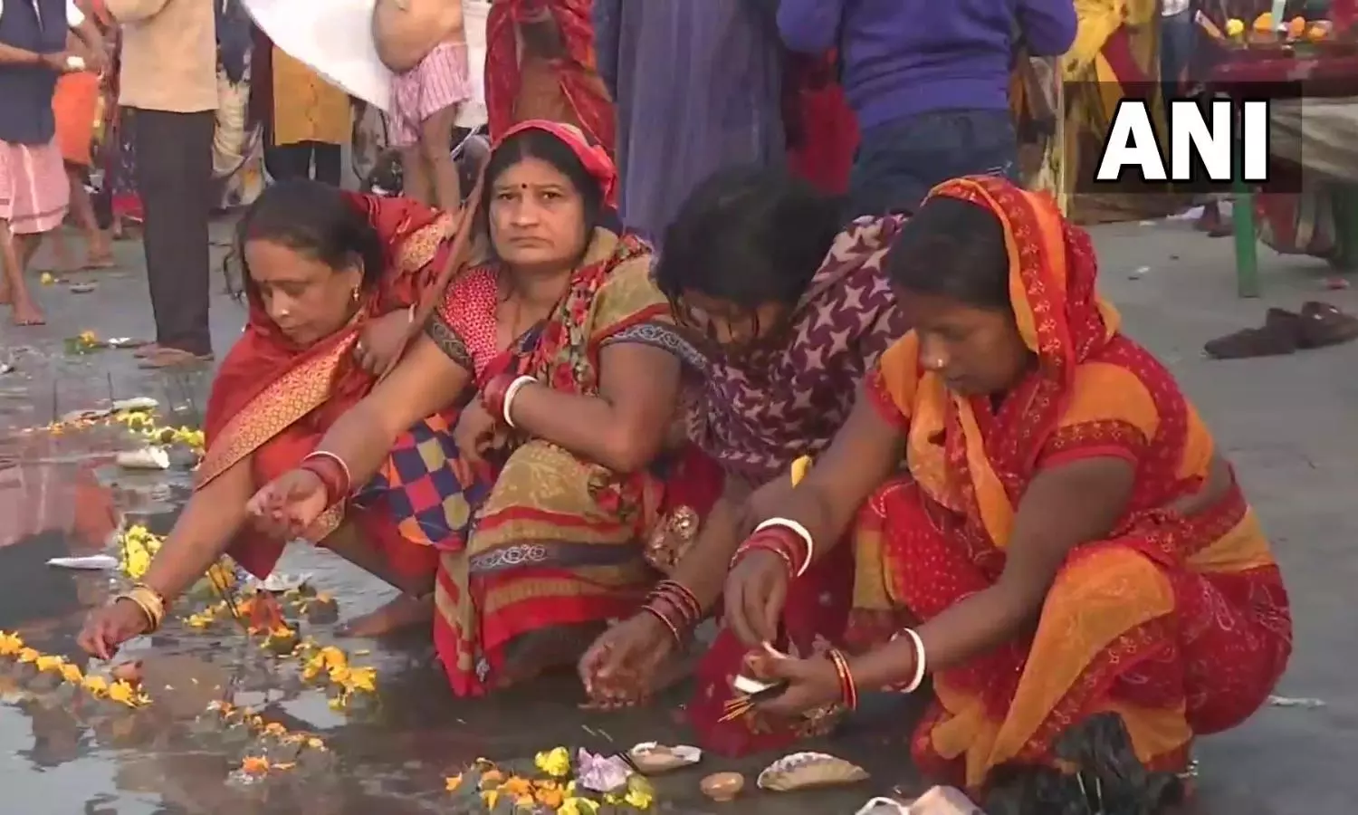 Thousands of devotees crowd Gangasagar Mela in Bengal amidst Omicron surge