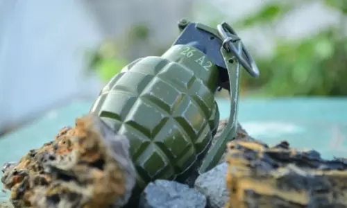Two civilians injured in Srinagar grenade explosion