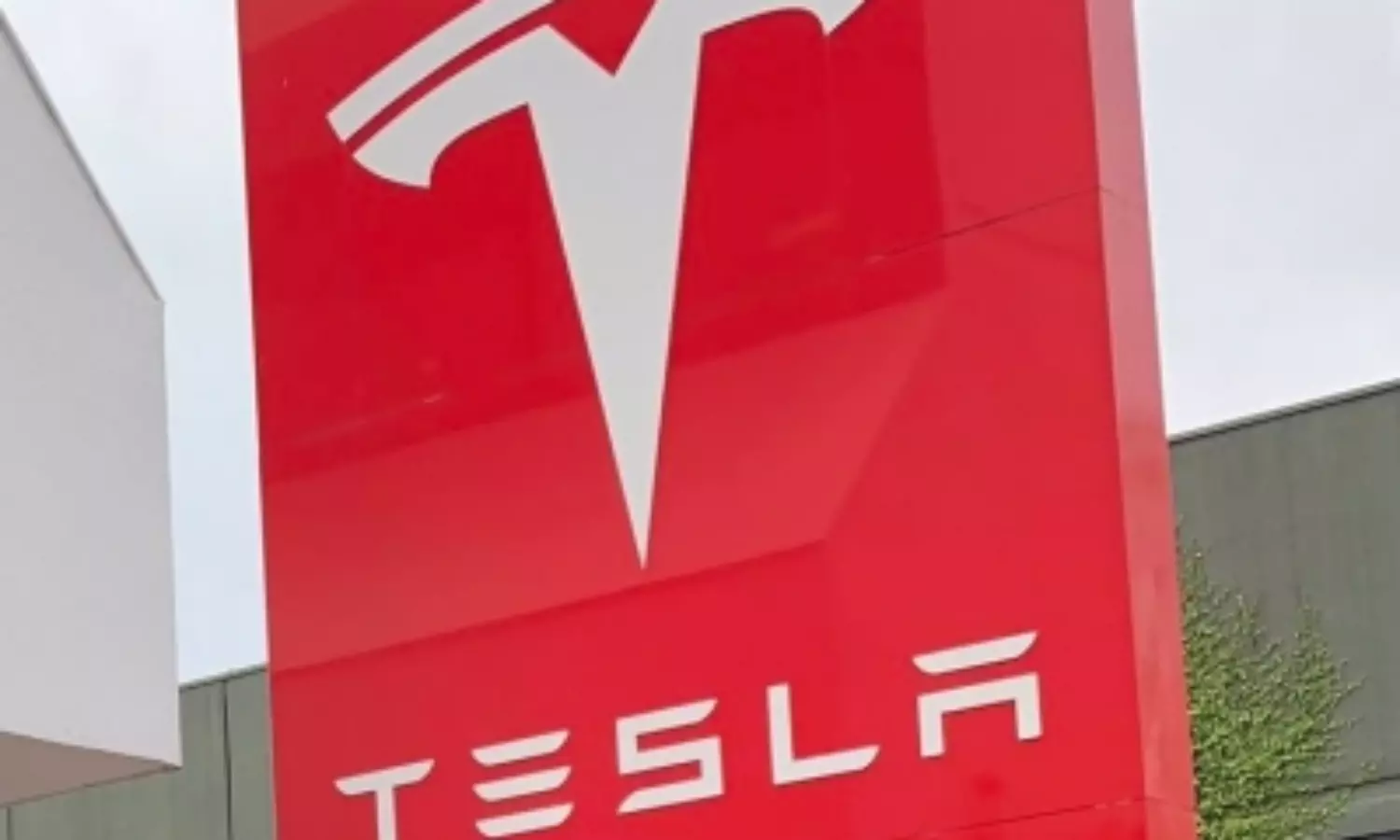 Trucks with electric motors unveiled by Tesla: Report
