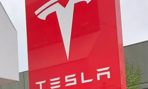 Musk takes down job-cut suggestions amidst recession concerns