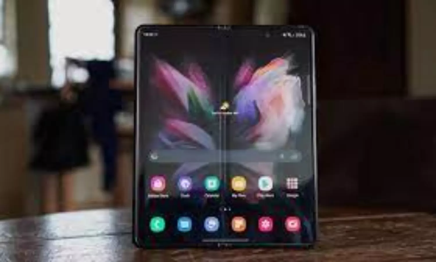 Samsung patents dual-fold smartphone