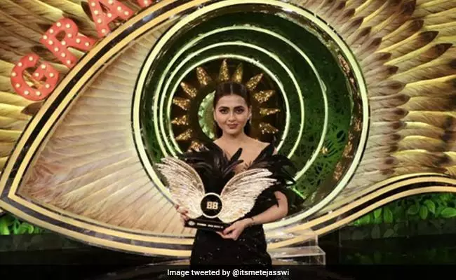 Tejasswi Prakash wins Bigg Boss 15 title, takes home Rs 40 lakh prize money