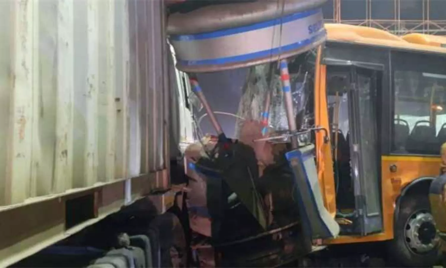 Speeding bus mows down bystanders in UP, 6 dead