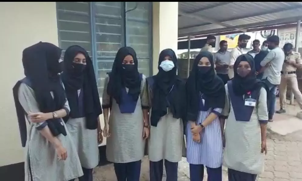 Ktka Hijab Row: Students reluctant to give up Hijab, move HC for interim relief